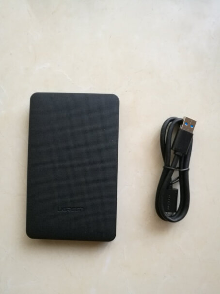 绿联移动硬盘盒USB3.0 2.5英寸黑色台式机的硬盘可以用吗？