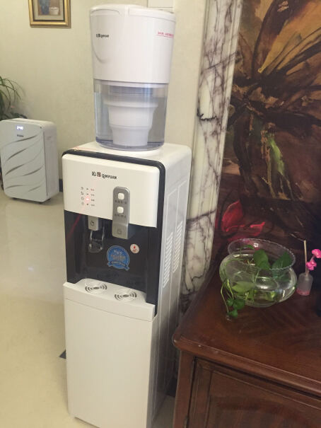 沁园即热式饮水机家用立式办公秒速加热防干烧请问你这款饮水机有没有自冷功能？