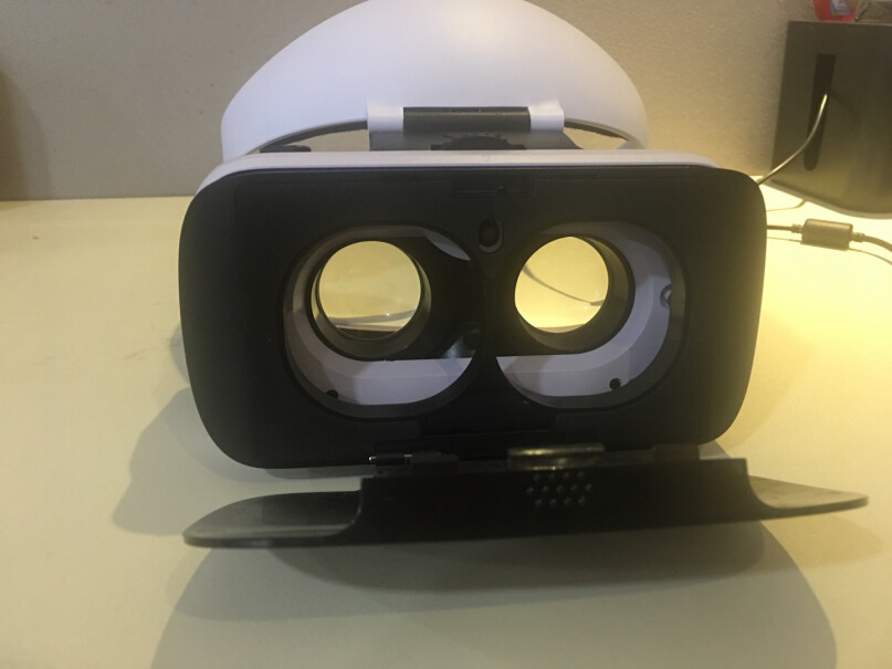 iQIYI-R3 VR眼镜遥控器这个怎么样啊 玩游戏 看电影的话 清晰度高吗？