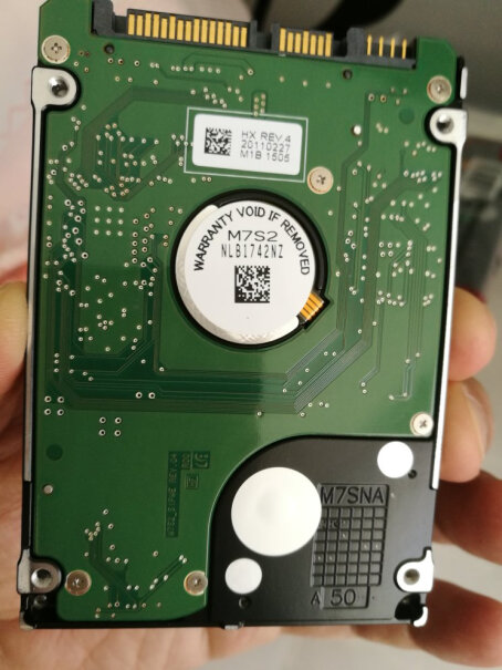 绿联移动硬盘盒USB3.0 2.5英寸黑色连线两端都是usb 3.0 接口？