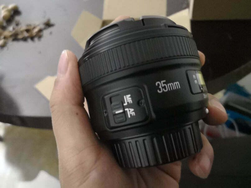 永诺YN35mm F2N 定焦镜头你们远处对焦是否拉风箱，对焦不准。