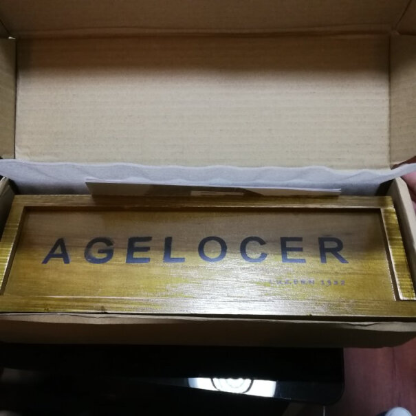 艾戈勒agelocer大爆炸手表男士全自动镂空机械表手表光泽感很好 是铁疙瘩做的吗？
