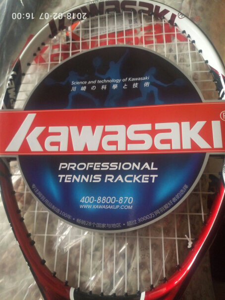 川崎KAWASAKI碳素复合网球拍买来手胶是缠好的吗？