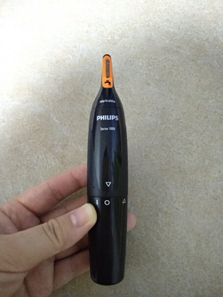 飞利浦鼻毛修剪器双面切剃全身水洗剃毛器NT5600買的這個 突然不工作了 換電池也不行 什麼原因？