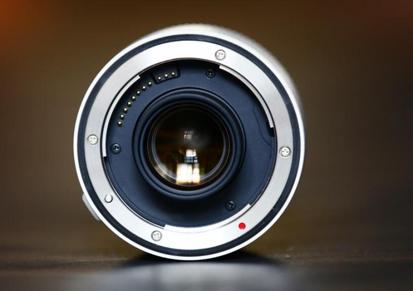 佳能EF 2.0X III增倍镜佳能相机，适马150-600镜头能自动对焦吗？