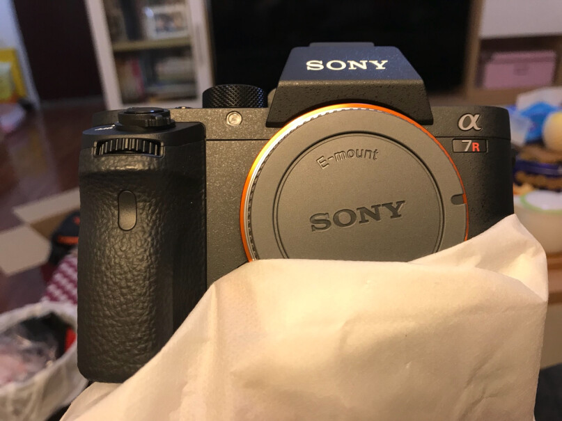 索尼Alpha 7R II微单相机你好！请问老款Nikon D90的28-70的镜头能转接在a7上吗？