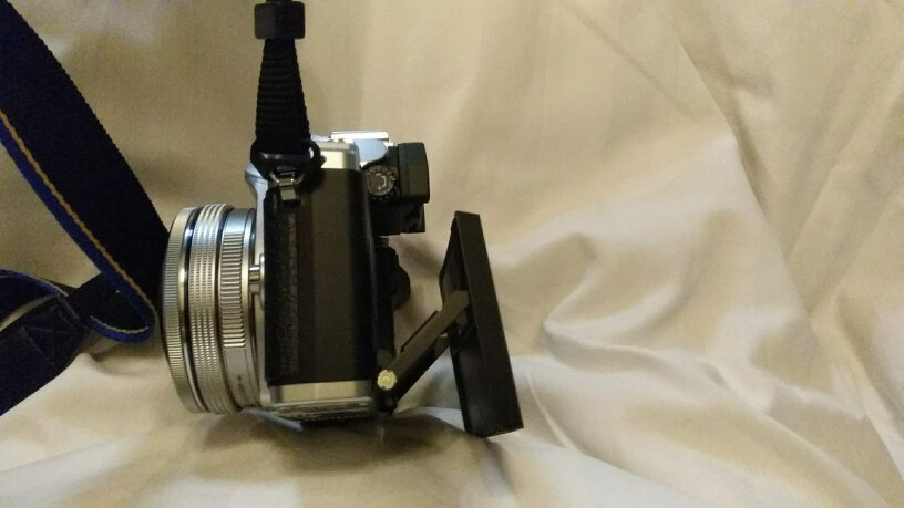 奥林巴斯E-M10 MarkIV微单相机最大支持多大容量的内存卡？