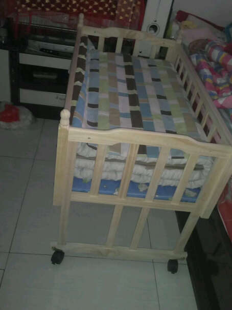 HUGBB实木无漆婴儿床童床宝宝床，可变摇床一班能睡到几岁？