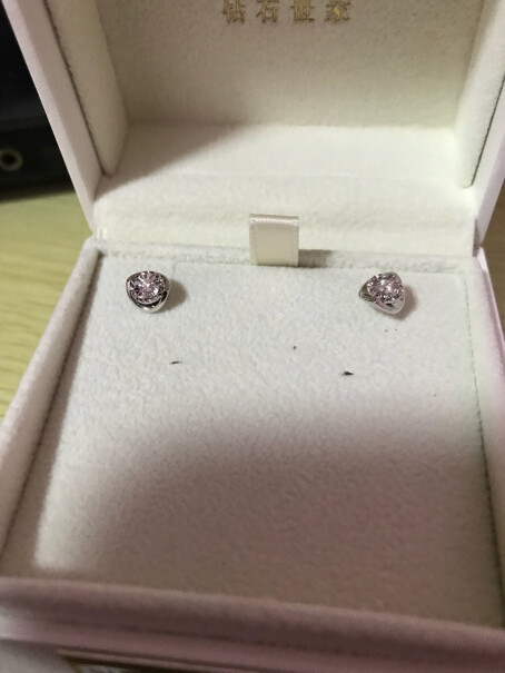 钻石耳饰钻石世家18K金钻石耳钉良心点评配置区别,为什么买家这样评价！