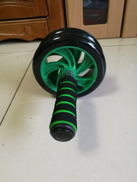 凯速静音型双轮健腹器腹肌轮健腹轮滚轮PR41绿色小白一只，求大神告知入手两轮还是三轮亦或是四轮好呢？