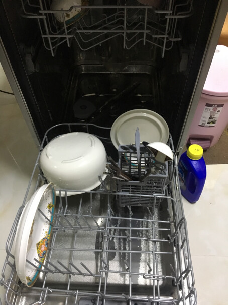 海尔9套超薄身形有没有碰到洗完碗之后里面有很多水没排出去？但是并没有堵？