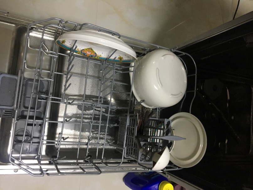 海尔9套超薄身形有没有碰到洗完碗之后里面有很多水没排出去？但是并没有堵？