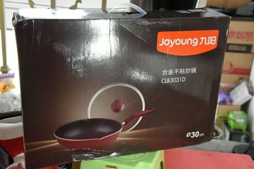 九阳炒锅少油烟不粘炒菜锅30cm请问炒菜可以在煤球 上用吗？