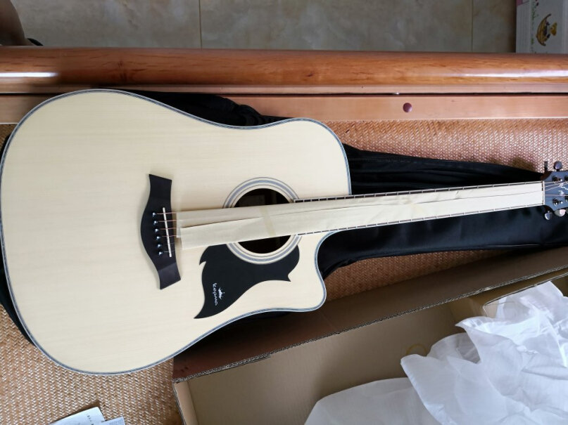卡马D1CNM民谣吉他初学者木吉他入门吉它41英寸弦与弦之间宽度是多少？