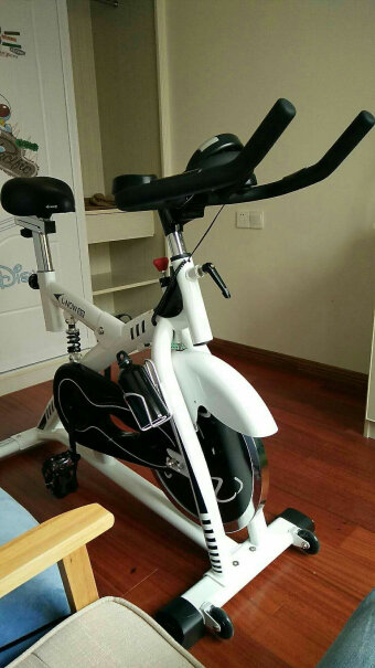 蓝堡动感单车家用室内运动健身器材健身车LD-508减震款腿会不会变粗？