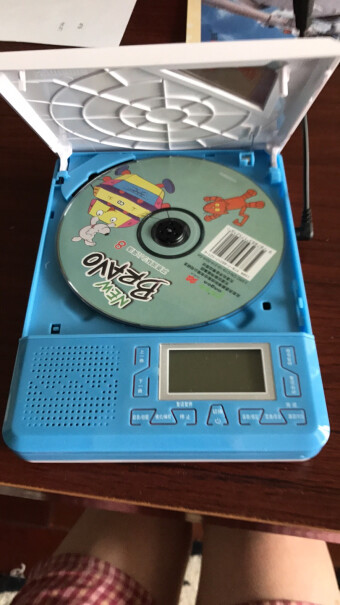 纽曼CD学习机CD-H180学生光盘复读机可以插耳机吗？