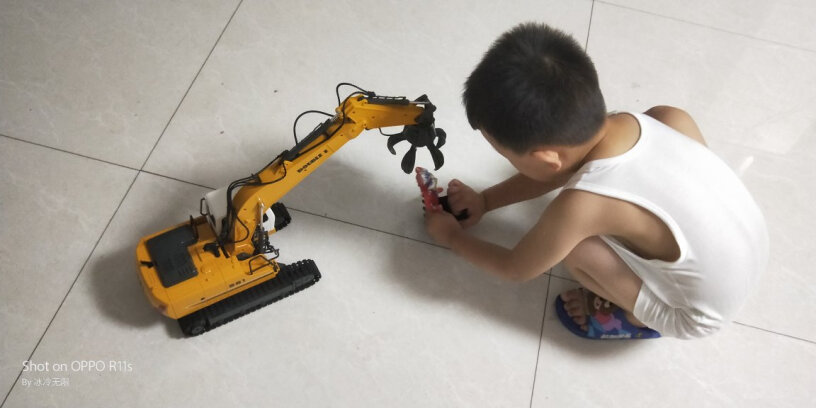 双鹰工程挖掘机挖机遥控车钩勾机工程玩具车模型抓头可以抓起来小玩具吗？