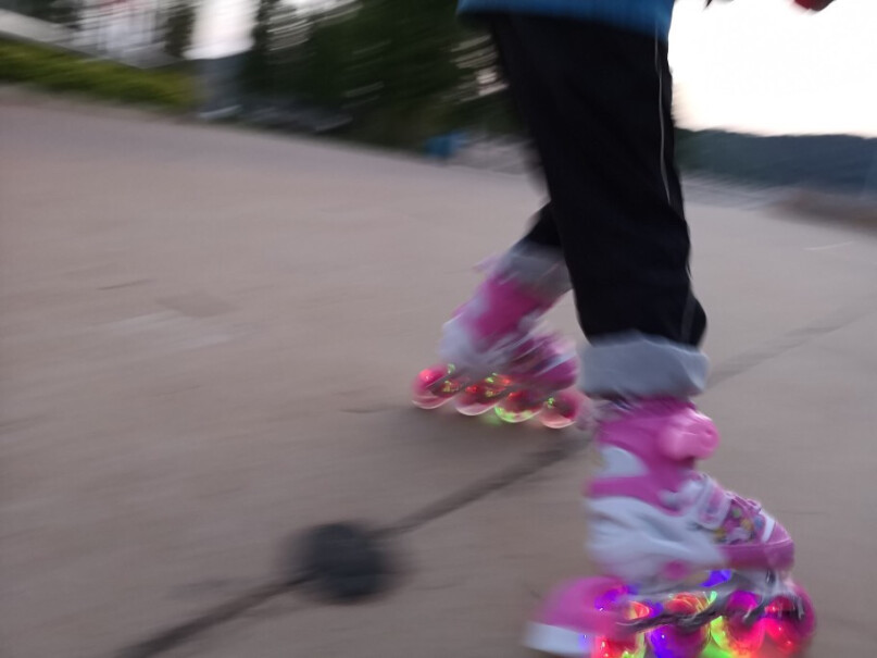 小状元儿童溜冰鞋女童男童套装旱冰鞋滑冰鞋五岁了 平时穿27码 应该买多大号的？