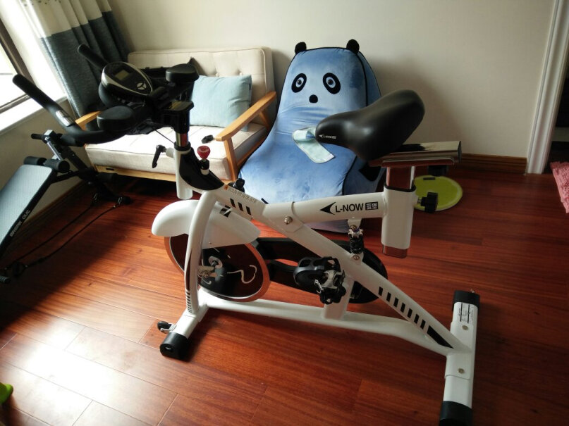 蓝堡动感单车家用室内运动健身器材健身车LD-508减震款腿会不会变粗？