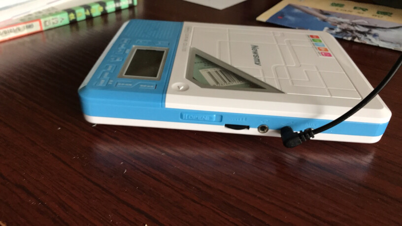 纽曼CD学习机CD-H180学生光盘复读机不能通上电就用吗？非要充电拨了电源用吗？
