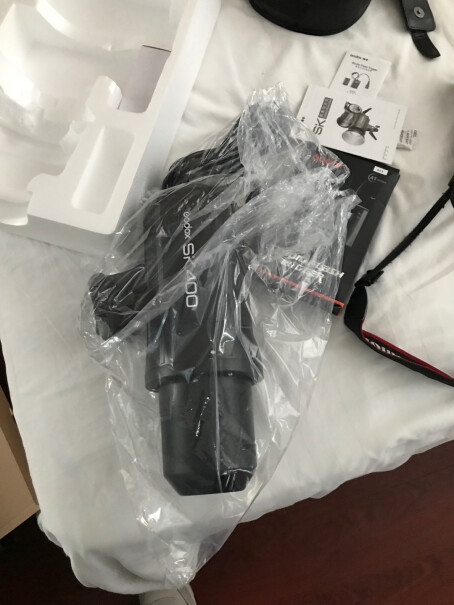 神牛SK400W闪光灯这两个灯全是闪光灯还是一个闪光一个常亮？