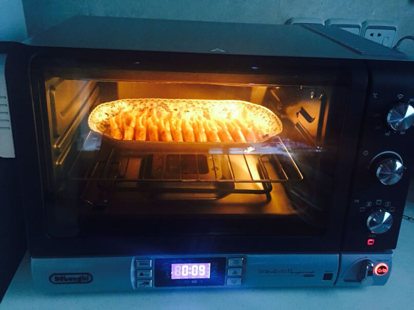 德龙电烤箱家用多功能烤箱双层玻璃门有接屑盘吗？
