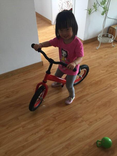 儿童滑步车儿童自行车脚踏单车6岁宝宝滑行两轮助步儿童车红色普通款发泡轮评测结果不看后悔,评测结果不看后悔？