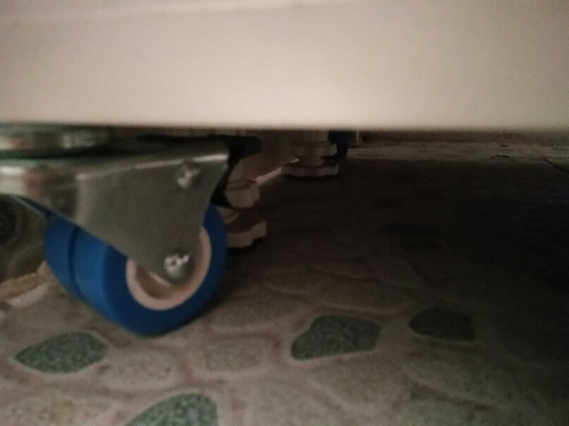 Brateck北弧海尔洗衣机底座放在波轮洗衣机下面，洗衣或者甩干的时候，是否抖动？