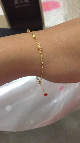 周六福珠宝黄18K金手链女款时尚转运小花珠彩金手链胖子带的上吗？