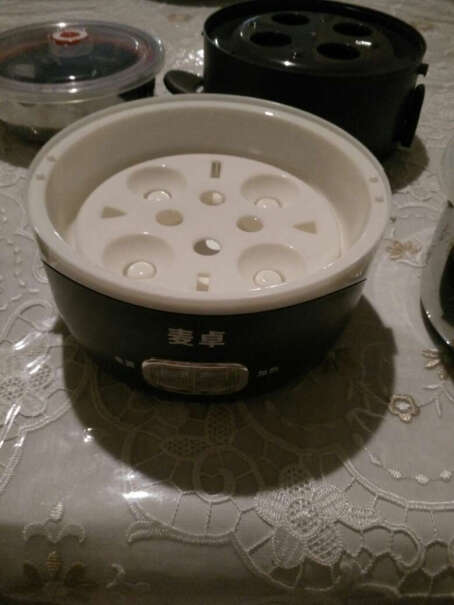 麦卓加热饭盒三层电热饭盒蒸饭的时候下面得加水吗？