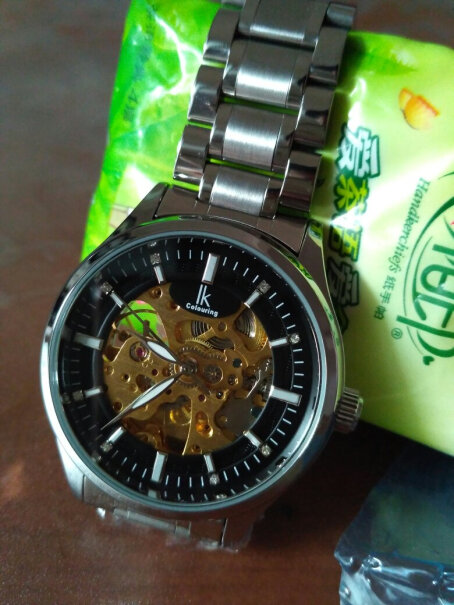 阿帕琦IK手表镂空全自动夜光机械表我的这个手表后面的玻璃没有了然后表也不走了能修吗？