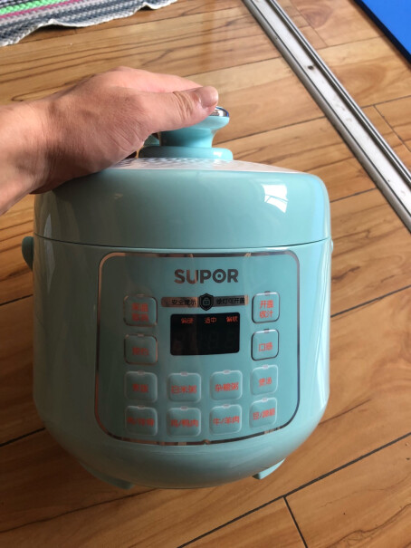 苏泊尔电压力锅电高压锅盖子与锅缝隙大正常吗？