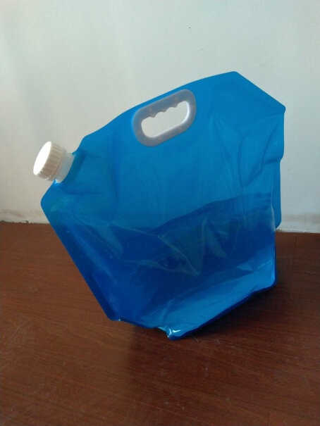 卡瓦图旅游手提水袋折叠水桶便携塑料水袋户外运动水袋10L能装饮用水吗？