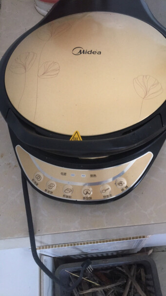 美的电饼铛家用早餐机双面加热悬浮烤盘电饼档请问这个是最小号的吗？