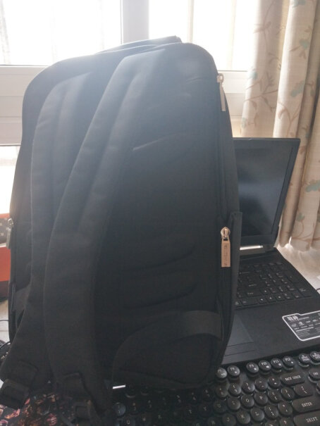 博牌Bopai双肩包男背包商务大容量15吋电脑包不放东西包包会不会塔下去？