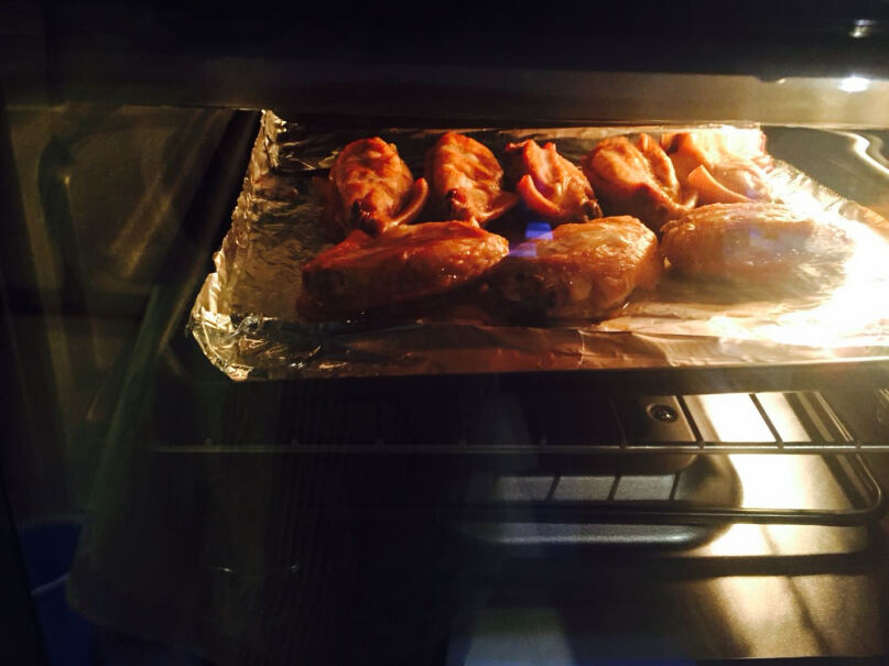 德龙电烤箱家用多功能烤箱双层玻璃门有接屑盘吗？