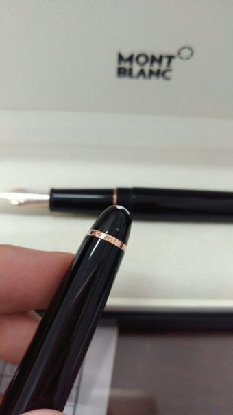 MONTBLANC万宝龙大班系列钢笔这个笔里面是墨囊还是吸墨器呀，求回答？