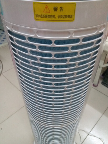 美的变频空调扇蒸发式冷风扇请问你们买的那个上边注水盖缝隙大不大？