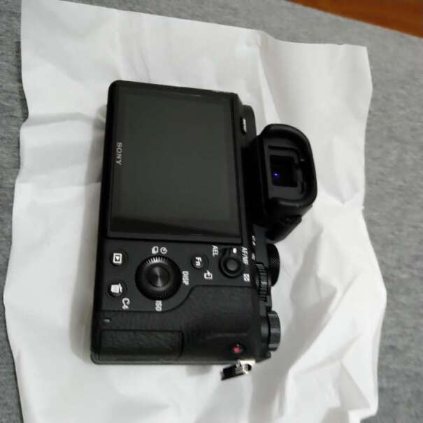 SONY Alpha 7 II 微单相机这款和a6400比哪个更实用呢？新闻专业学一点摄影，平时拍拍风景，也会拍vlog
