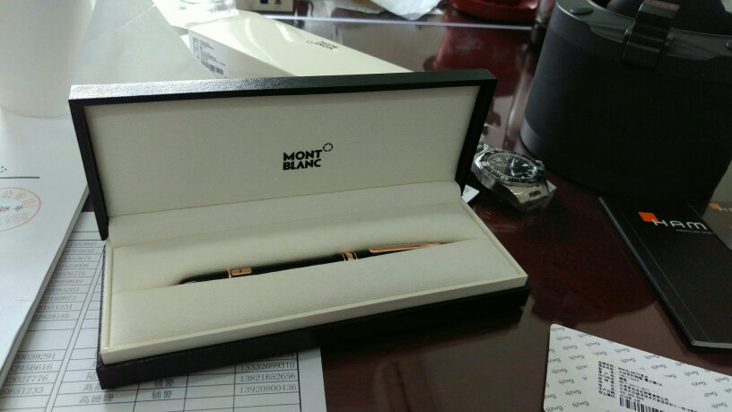 MONTBLANC万宝龙大班系列钢笔这个笔里面是墨囊还是吸墨器呀，求回答？