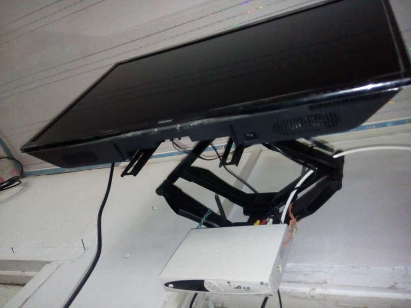 乐歌R232-70英寸平板可以安装在卧室角落吗？电视机只适合放卧室角落？