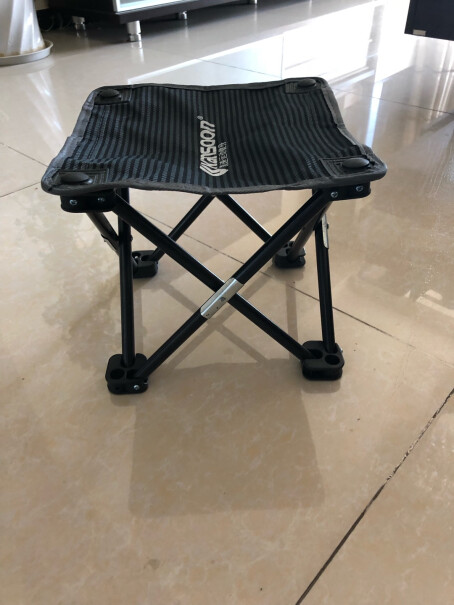 凯速折叠椅便携式小凳子简易钓鱼椅普通的双肩包能装进去吗？