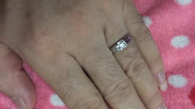 K金戒指周六福18k钻石戒指男女款情侣对戒订婚定情结婚钻石对戒女戒评测数据如何,内幕透露。
