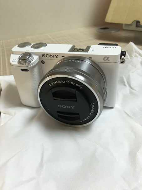 索尼A6000微单相机双镜头套装（银色）这个有自带调色功能吗？