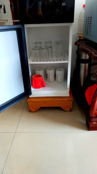 美的饮水机立式家用办公旋钮双封闭门防尘大储物柜式饮水器热水烧出来有塑料味道吗？