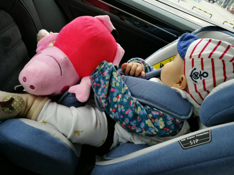 众霸汽车儿童安全座椅婴儿座椅两岁的宝宝坐空间合适吗？