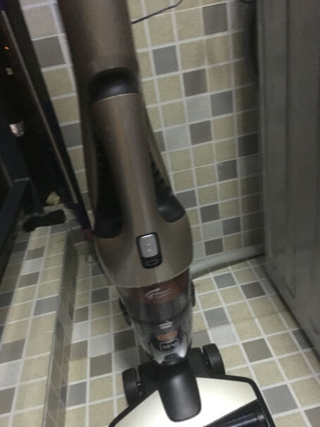 飞利浦无线吸尘器家用扫地机手持立式无绳除尘器湿拖一体机请问有几个清洁的刷头？