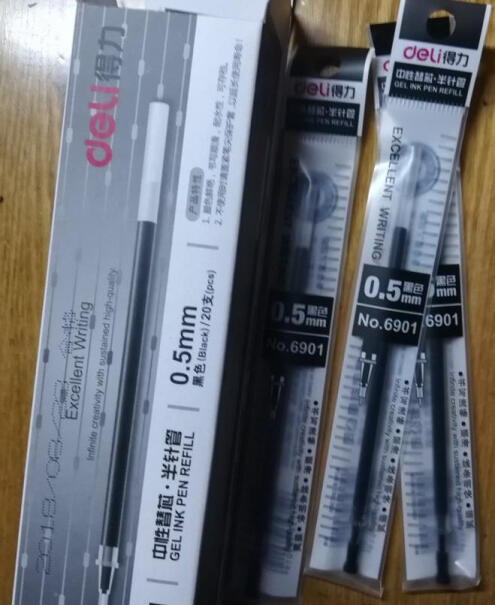 得力deli0.5mm中性水笔签字笔芯替芯0.5黑一盒有多少个？