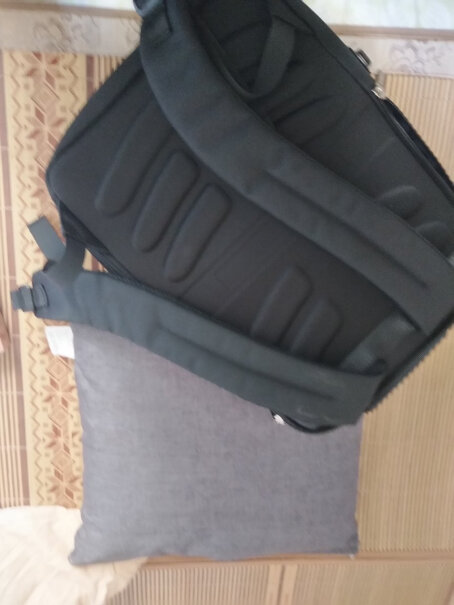 博牌Bopai双肩包男背包商务大容量15吋电脑包不放东西包包会不会塔下去？