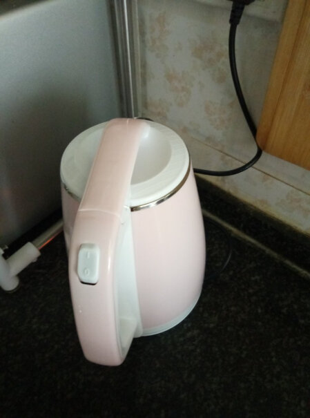 立客电水壶电热水壶双层防烫不锈钢烧水壶烧水有味道吗？